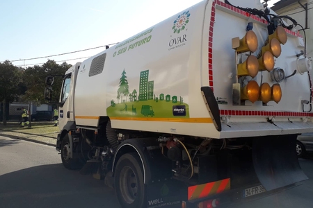 Limpeza urbana e recolha de resíduos feita por heróis nas ruas de Ovar